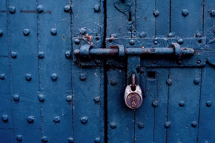 20061212232411_51_behind_locked_doors