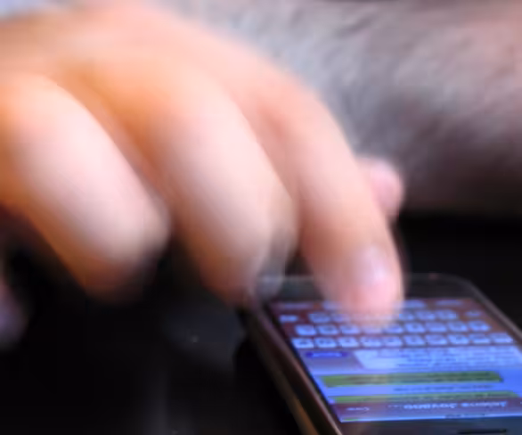 Why isn’t text messaging on iPhones awesome? Featured Image