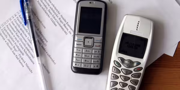 Gadget Etiquette: A Time & Place for Your Phone Featured Image