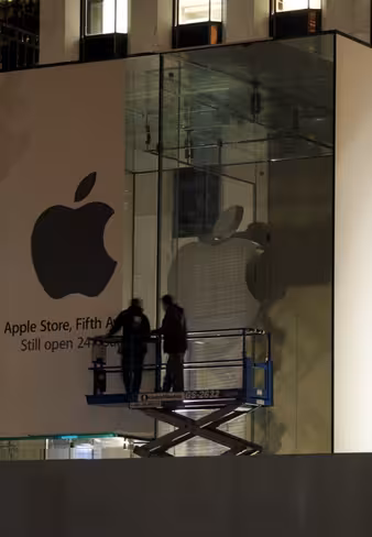apple-store-ny-workers