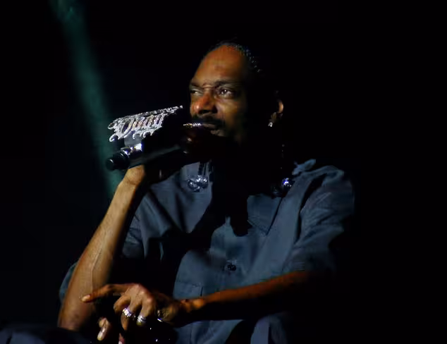 Snoop Dogg experiments with the future of print with smokable songbook [video]