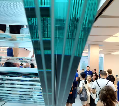 0appleglassstairs5