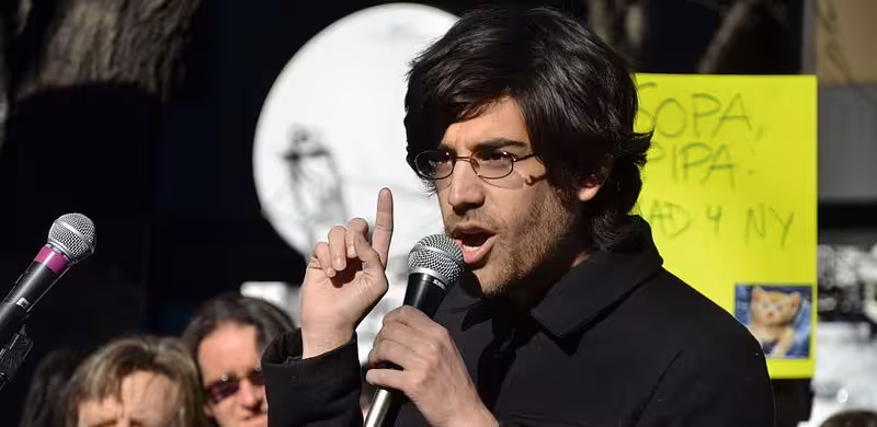 Anonymous hacks MIT web pages in tribute to Aaron Swartz