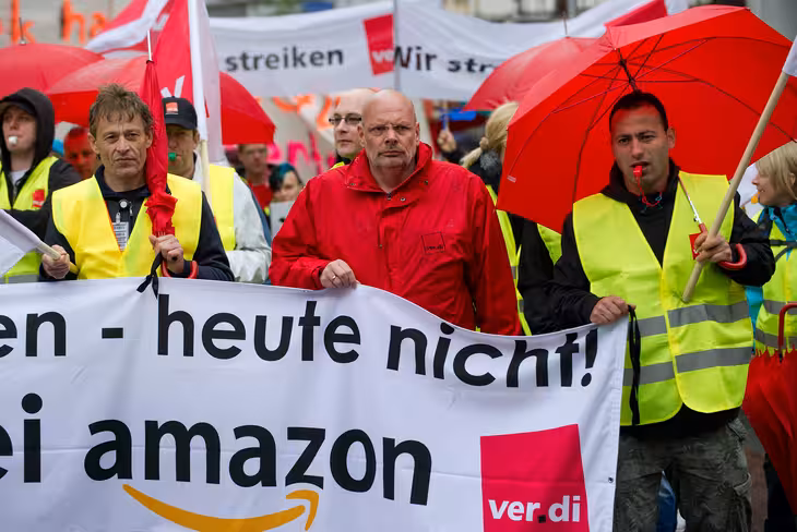 Employees march through Bad Hersfeld, western Germany, on May 14, 2013