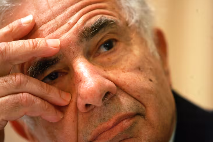 Will having activist investor Carl Icahn as a shareholder hurt Apple in the long-run?