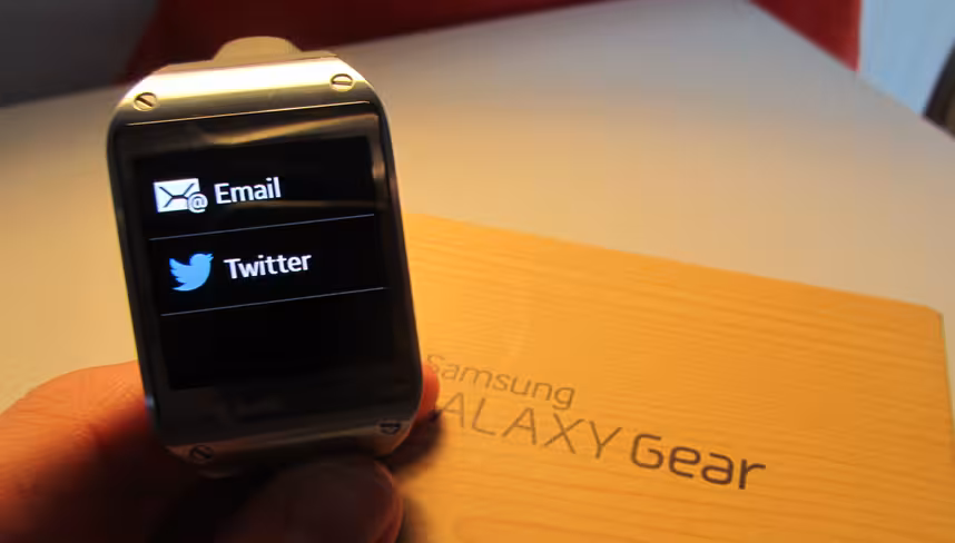 Galaxy_Gear_Feat