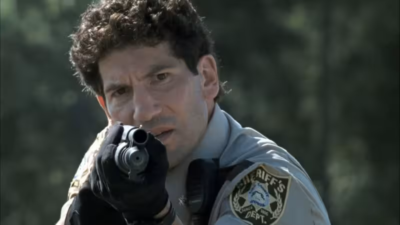 the-walking-dead-shane-mossberg-590-aiming