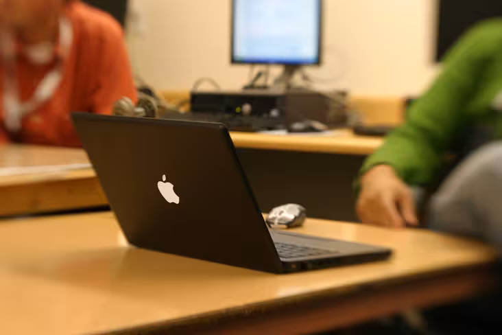 25-blackmacbook