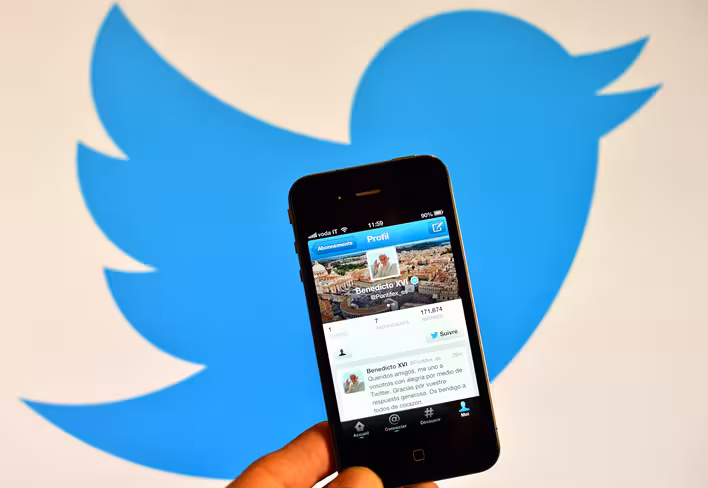 ITALY-VATICAN-POPE-AUDIENCE-INTERNET-TWITTER