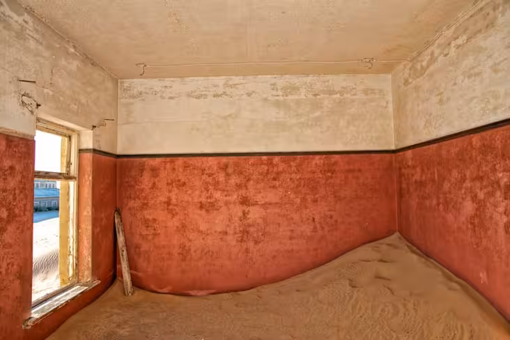 Room filled with sand