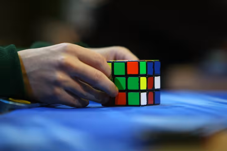 A competitor tries to solve the Rubik cu