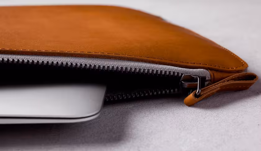 13-Macbook-Folio-Sleeve-Tan-Lifestyle-006