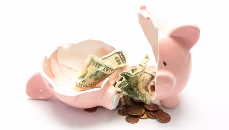 Piggy-bank-broken-with-money