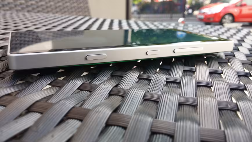 Lumia_930_side