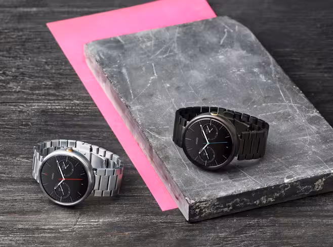 1_Moto_360_Two_MetalWatches_6712_1