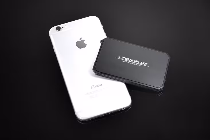 LinearFlux LithiumCard Air iPhone6 02