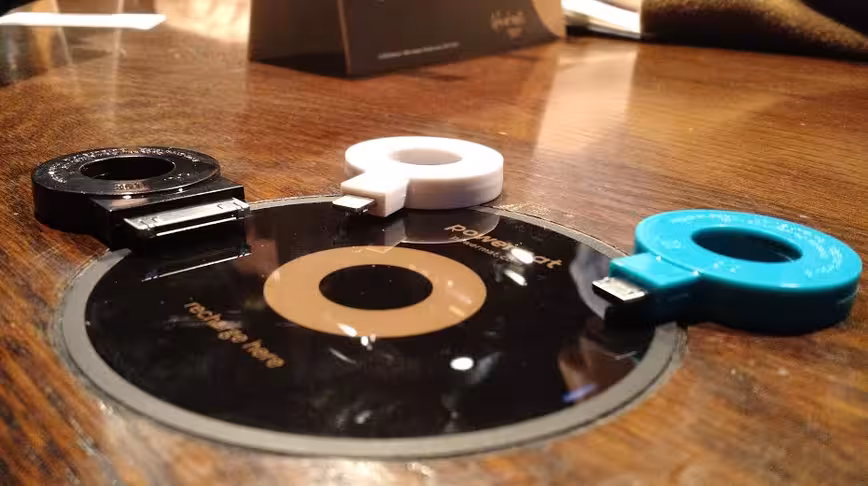 Starbucks_Wireless_chargingUK