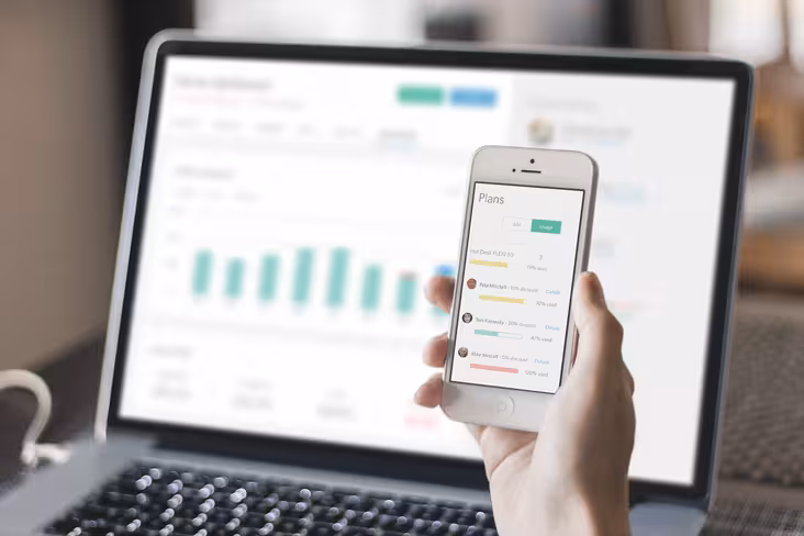 sharedesk-iphone-macbook