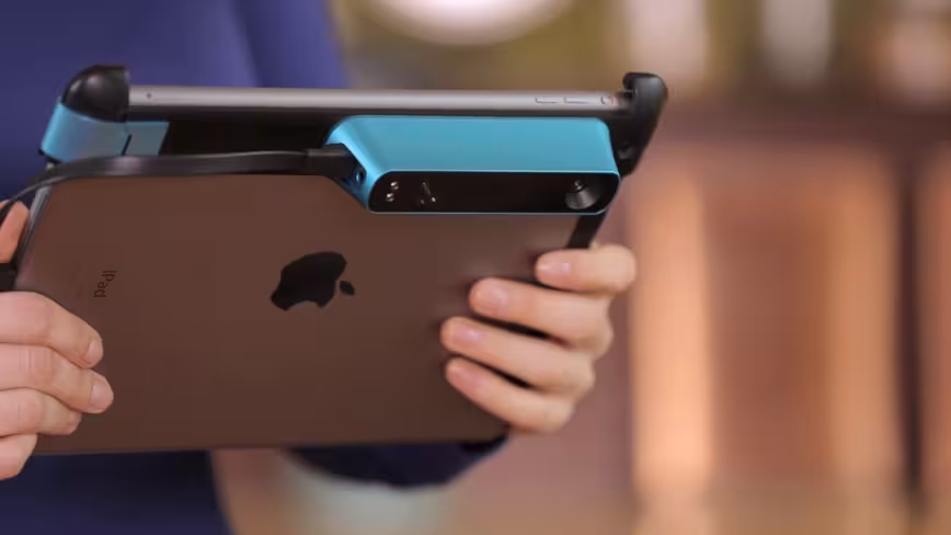 ipad_in_hands