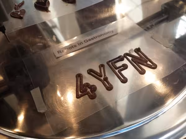 4yfn robots in gastronomy
