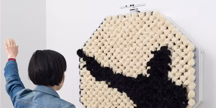 This Kinect-powered pom pom mirror makes you fluffy in real-time Featured Image