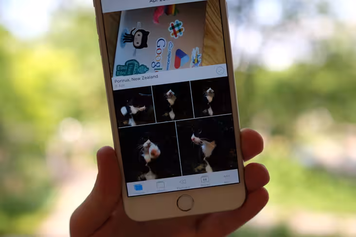 Cloud photo storage Dropbox Carousel 