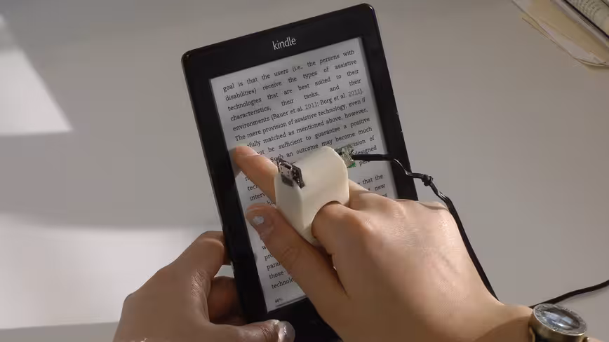 FingerReader-Reading-Kindle