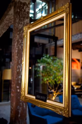 1888-selfie-frame