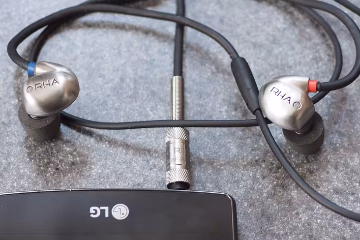The 3.5 connector and strain relief are particularly sturdy for IEMs