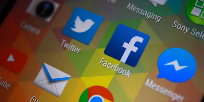 shutterstock_244116676_Facebook and Messenger