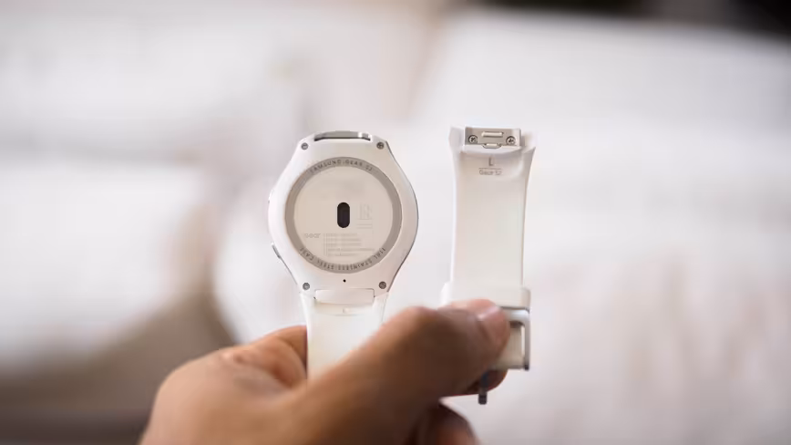 The removable strap on the standard S2