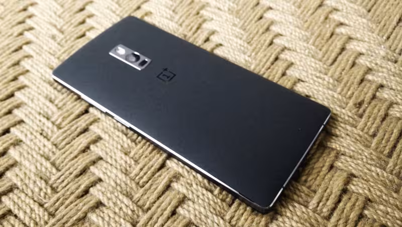 The back features a grippy sandstone finish and can be easily removed; sadly, the camera detracts from the overall look
