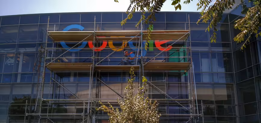 Google's new logo being installed the very same day it was announced.