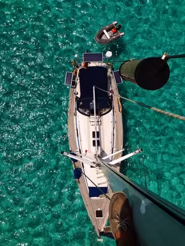 The-yacht-Dory