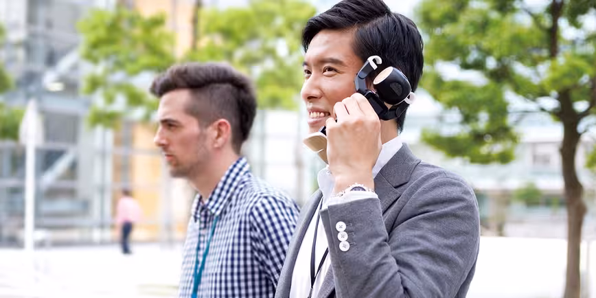 No, Robohon can't actually answer the phone for you