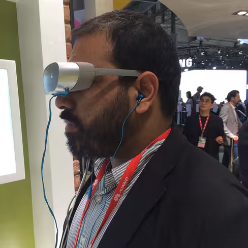 The 360 VR is light enough for extended periods of use and turns your phone screen into a giant handheld button