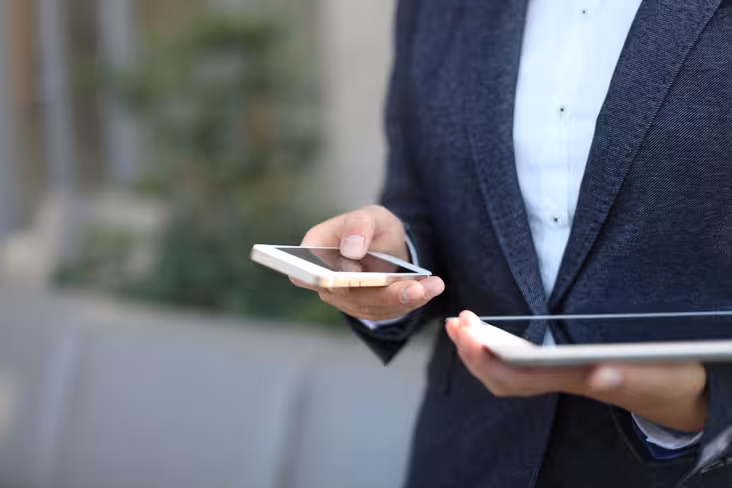 man, ipad, iphone, cross-device