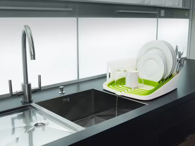 Self-draining dishrack