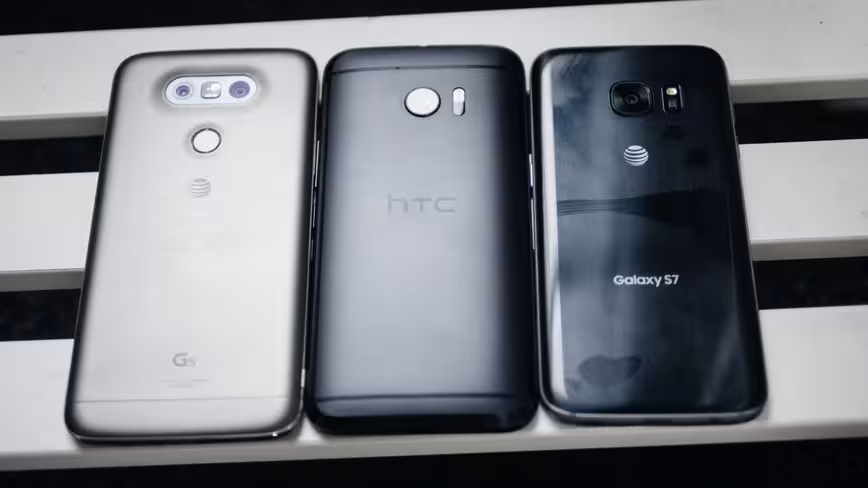 It's impossible to avoid smudges on the S7.