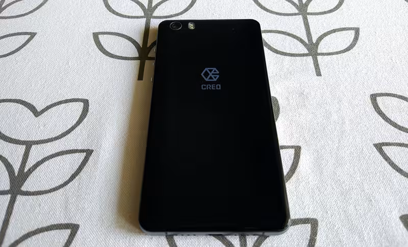 The back of the Mark 1 features a completely smooth glass-like panel that picks up fingerprints pretty quickly