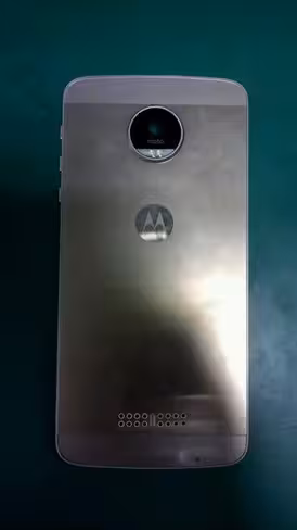 This photo of the 2016 Moto X first made rounds in December