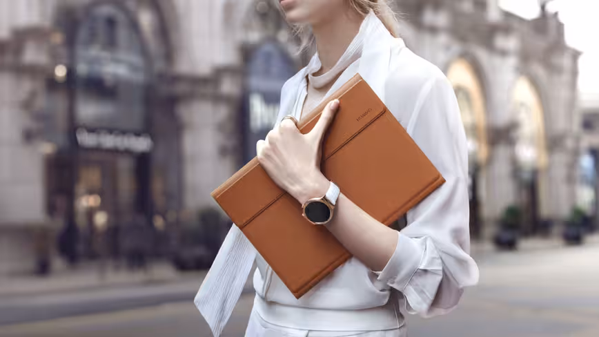 Lifestyle 1 - Woman + Watch