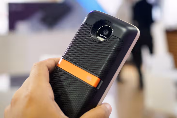 The speaker Mod comes with its own kickstand and integrated battery.