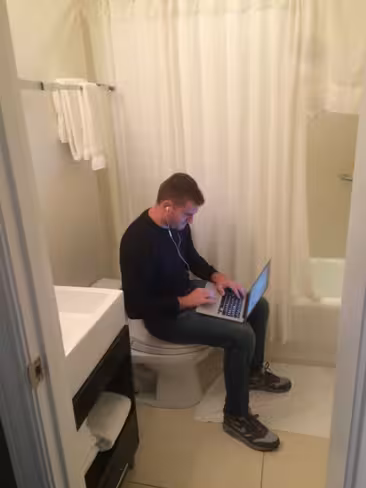 Derk in the bathroom