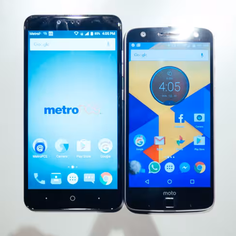 The ZMAX Pro's 6-inch screen vs the Moto Z's 5.5-inch one.