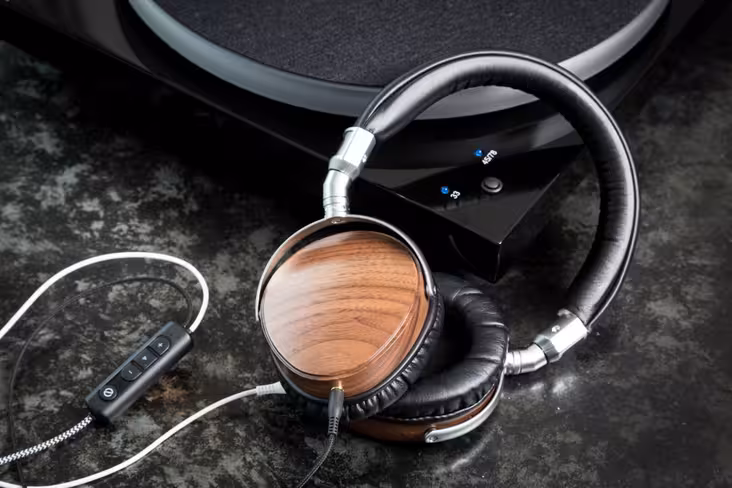 even-headphones-close-up