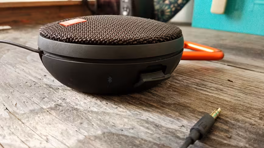 jbl-clip-2-side-with-cable