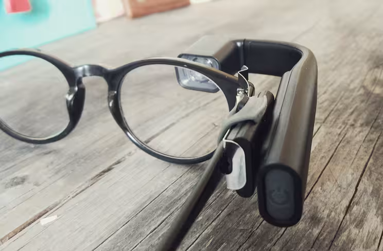 vufine-with-stabilizer-on-glasses