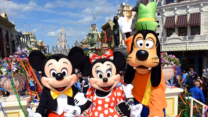 Robots to replace Disneyland Actors