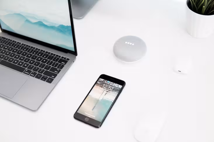 Smartphones and voice-assisted devices create opportunities for modern customer experiences Featured Image